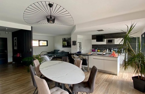 Pibrac House | 3-bedroom villa with heated pool ideal for families