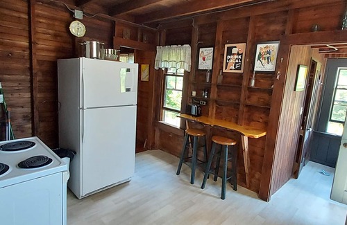 Cataumet House | 3 Bedroom Vintage Cape Cod home with Large backyard and close to beach