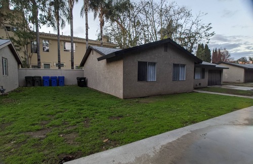 Downey House | 3 bedroom with 4 beds, 2 bathroom. Central to Los Angeles Metro Area, 7121