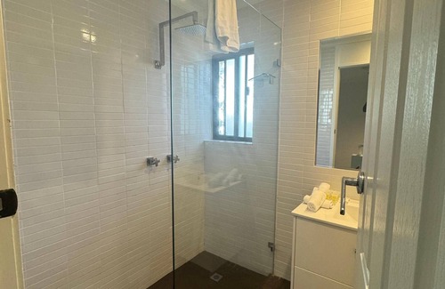 Noosa Heads Villa | 3 Bedroomed family friendly villa walking distance to Hastings Street and coast.