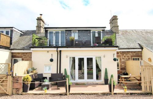 Norham House | 3 Bedrooms - 2 Bath Rooms - Dog Friendly - Beach