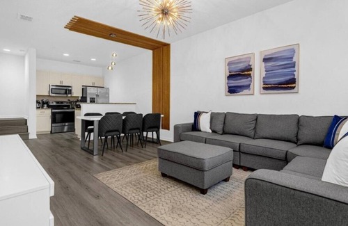Galilee House | 3 Bedrooms/ 2 Bathrooms Lucaya Village (26-102)