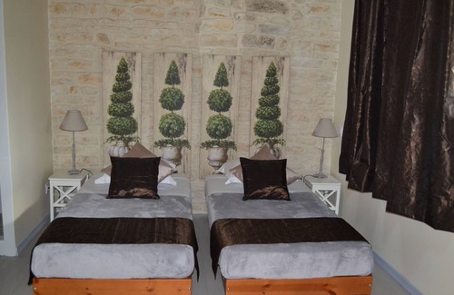 Prisse-la-Charriere Apartment | 3 Bedrooms Apartment In Prissé-La-Charrière