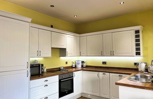 Norham Cottage | 3 Bedrooms - 2 Bath Rooms - Dog Friendly - Parking