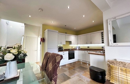 Norham Cottage | 3 Bedrooms - 2 Bath Rooms - Dog Friendly - Parking