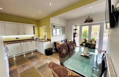 Norham Cottage | 3 Bedrooms - 2 Bath Rooms - Dog Friendly - Parking