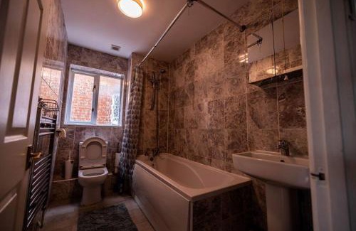 Peckham Apartment | 3 Bedrooms House-sofabed-parking-bbqstove-garden