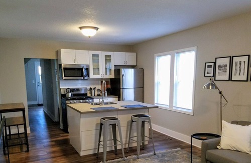 Northeast Minneapolis Apartment | 3 Bedrooms in NE Mpls Art District