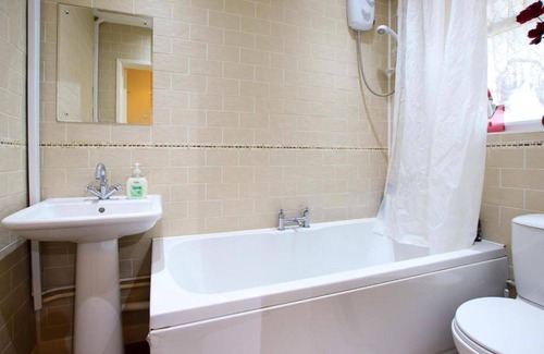 Norwich House | 3 Beds Sleeps 8 House Near California Cliffs Park