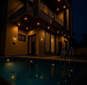 Jaipur District House | 3 BHK Farm with 2 jacuzzi, Pool, Lawn & Mountain View