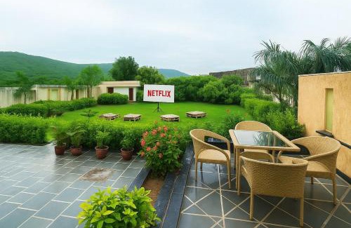 Jamdoli Villa | 3 BHK Farm With Indoor Pool Near jaipur