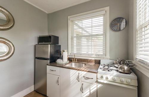 East Hill Apartment | 3 Blocks to Pensacola Bay Charming Apartment!