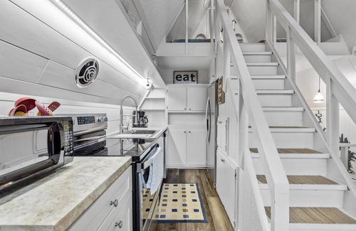 Lampe House | 3 BR A Frame w/Amazing Balcony Views! Sleeps 8!