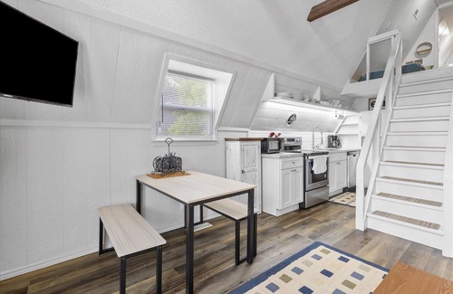 Lampe House | 3 BR A Frame w/Amazing Balcony Views! Sleeps 8!