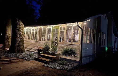 Sister Lakes House | 3 BR Lakefront house, sandy bottom on Lake Dewey in the Sister Lakes
