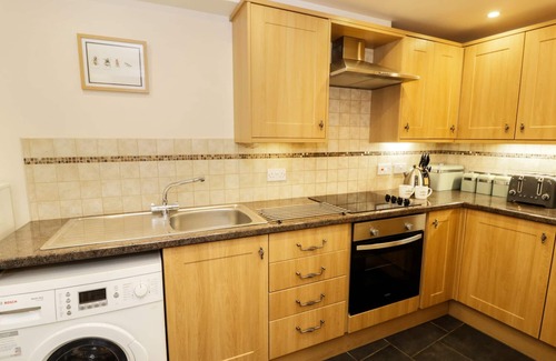 Bala Cottage | 3 BYTHYNNOD YR ARAN, pet friendly, character holiday cottage in Bala