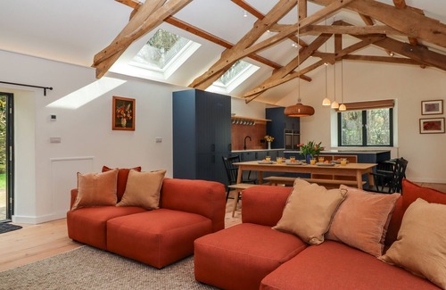 Buckfastleigh Cottage | 3 CADDAFORD BARNS, family friendly, with open fire in Buckfastleigh
