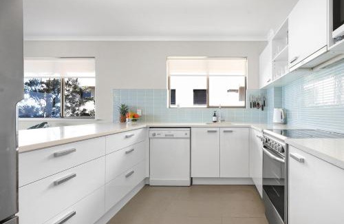Sunrise Beach Apartment | 3 Kayannee, 5 Tingira Cres