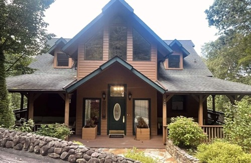 Burnsville House | 3 level cabin on Mt Mitchell golf course