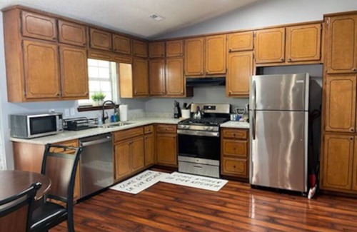 Riverdale House | 3-Level PetFriendly Home, Pool Table, Patio, Backyard, WiFi, Dedicated Workspace