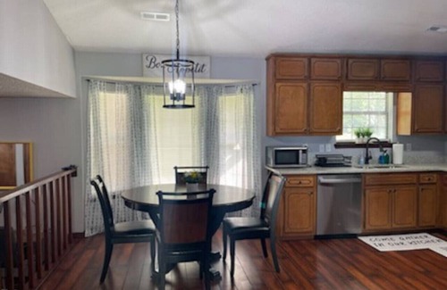 Riverdale House | 3-Level PetFriendly Home, Pool Table, Patio, Backyard, WiFi, Dedicated Workspace