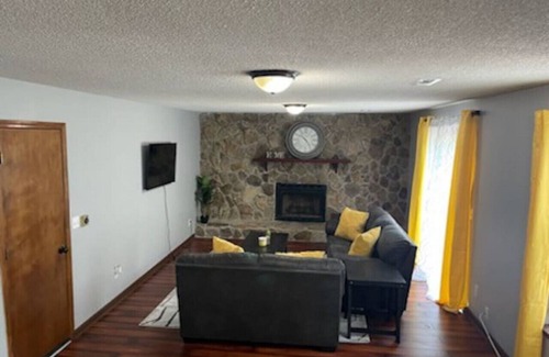 Riverdale House | 3-Level PetFriendly Home, Pool Table, Patio, Backyard, WiFi, Dedicated Workspace