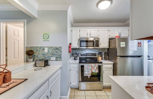 Sheffield Park House | 3 Mi to Bojangles Coliseum: Townhome w/Patio!