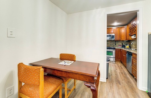 Herndon House | 3 Mi to Dulles Airport: D.C. Area Townhome