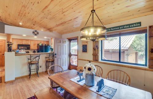 Show Low House | 3 Mi to Fool Hollow Lake Cozy Cabin with Fire Pit