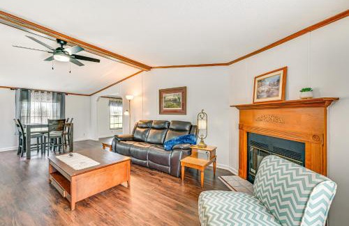 Cane Valley House | 3 Mi to Green River Lake Quiet Farmhouse with Yard