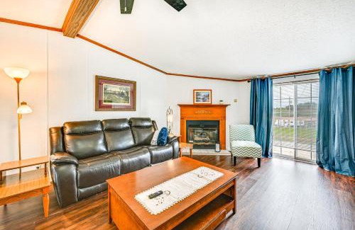 Cane Valley House | 3 Mi to Green River Lake Quiet Farmhouse with Yard