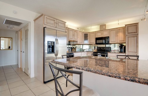 Vero Beach Apartment | 3 Mi to Ocean: Riverfront Unit in Vero Beach!