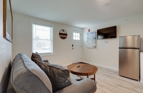 Wareham Apartment | 3 Mi to Onset Beach & Village! Pet-Friendly Apt