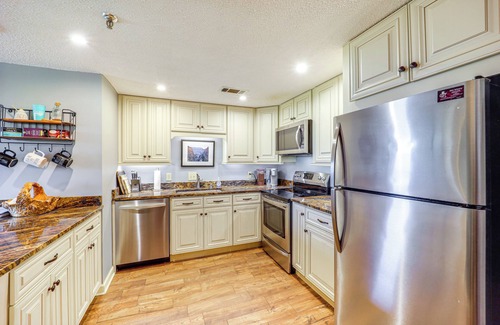 Sugar Mountain Condo | 3 Mi to Sugar Mtn Resort: Condo w/Pool & Hot Tub