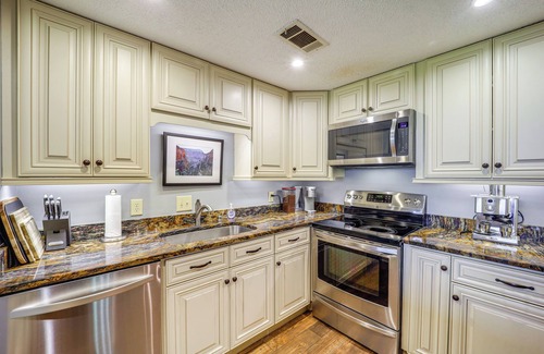Sugar Mountain Condo | 3 Mi to Sugar Mtn Resort: Condo w/Pool & Hot Tub