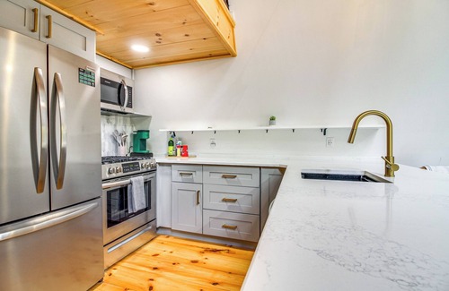Perkinsville Cabin | 3 Mi to Weathersfield Trails: Dog-Friendly Cabin!