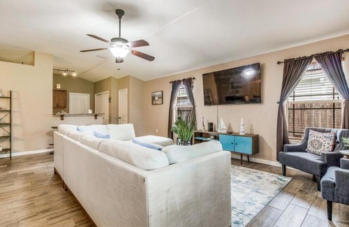 Navarre House | 3 Min to Beach Spacious&Stylish Fully Stocked Home