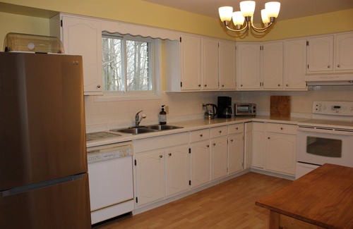 Sauble Beach House | 3 minute walk to 11 kms of Sauble Beach and World-Class sunsets!