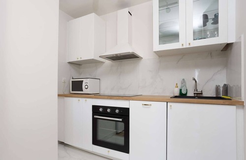 Vanves Apartment | 3 minutes from metro, sleeps 2, and parking at Porte de Versailles 3 stars