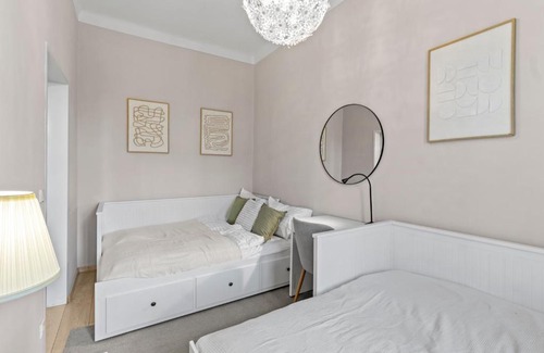 Wahring Apartment | 3 Minutes to Metro I At Gürtel I Fast Wifi