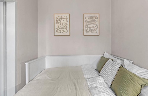 Wahring Apartment | 3 Minutes to Metro I At Gürtel I Fast Wifi