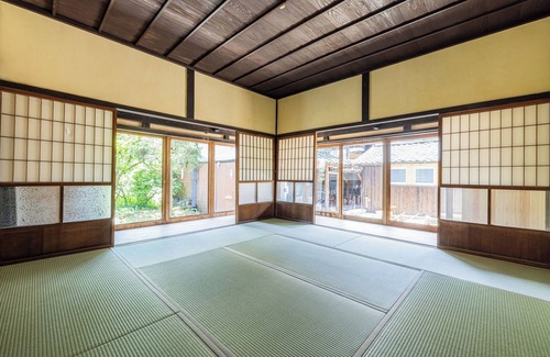 Sasayama House | 3 minutes to Sasayama Castle Ruins! Relax with a cup of tea in a 100-year-old Japanese house with a courtyard!
