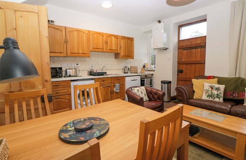 Sedbergh Cottage | 3 MOUNTAIN VIEW, pet friendly, character holiday cottage in Sedbergh