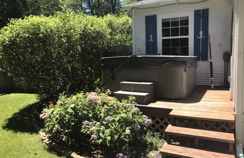 Lakeside Cottage | (3 Nt Min!) LAKESIDE HOME CLOSE TO ASSOCIATION BEACH & PRIVATE HOT TUB!
