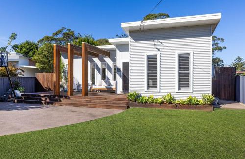 Callala Beach House | 3 Pillars - Pet Friendly - 4 Mins Walk to Beach