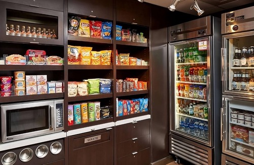 Miami Lakes Hotel | 3 Posh Units in Miami Lakes! Pet-Friendly, w/Pool, Close to Royal Oaks Park