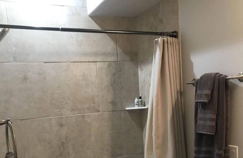 Aransas Pass Apartment | 3- Queens/ sleeps 6