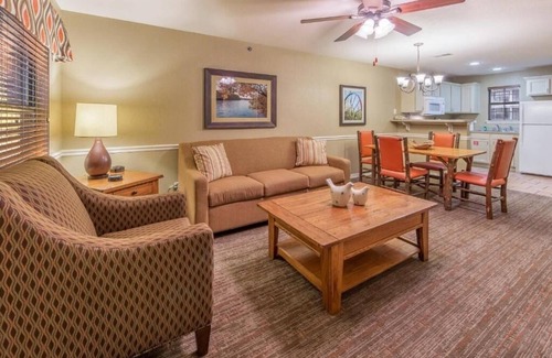 Sheridan House | 3 Relaxing Villas w/Balcony | Enjoy our Pirate’s Cay™ Indoor Water Park