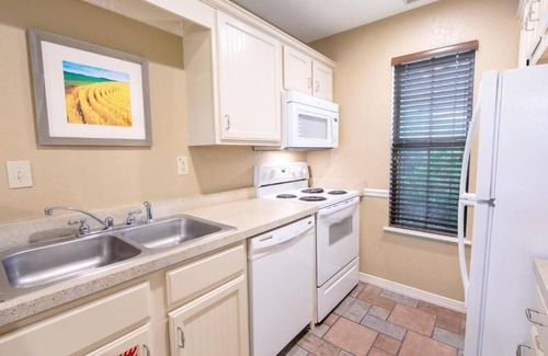 Sheridan House | 3 Relaxing Villas w/Balcony | Enjoy our Pirate’s Cay™ Indoor Water Park