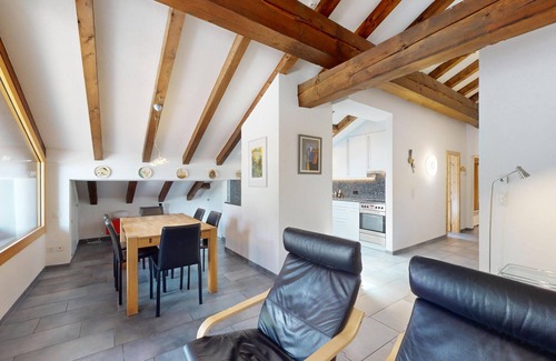 Silvaplana Apartment | 3-room apartment on the top floor, 87m2.